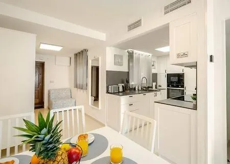 Апартаменты Casa Flora - Beachfront - Pool - Garage *